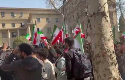 دی رو به خون کشیدند؛ آخرشم رقصیدند