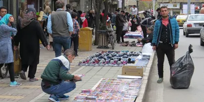 در شرایط اقتصادی فعلی باید از برخورد چکشی با دستفروشان اجتناب کرد