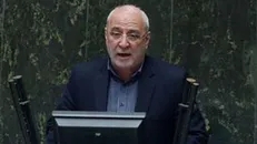 خانم وزیر راه بیایید از وزارتخانه بیرون! این همه زمین وجود دارد، اینها را بدهید به مردم! /وزیر جهاد گزارش دهد چرا نهاده‌ها باید این وضعیت را داشته باشد؟