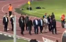 حضور اسماعیل بقایی سخنگوی وزارت امور خارجه در کنار مهدی تاج رئیس فدراسیون فوتبال در ورزشگاه دستگردی برای دیدن دیدار درون تیمی تیم ملی ایران