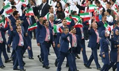 رژه کاروان ایران با پرچمداری الهه احمدی