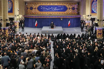رهبر انقلاب: دستاورد جوانان ما چشم دنیا را متحیر کرده است / برخی در داخل پیشرفت&zwnj;ها را پنهان می&zwnj;کنند+فیلم