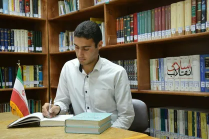 امام جمعه سبزوار جایگاه خود را در میان مردم انقلابی شهرستان مشخص کند