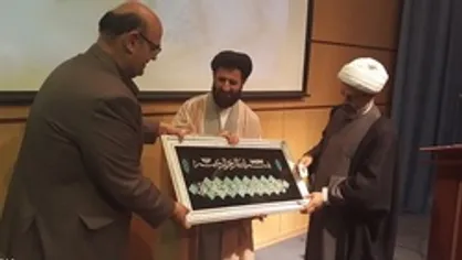استادان پیشکسوت دانشگاه آزاد اسلامی واحد گرمسار تجلیل شدند