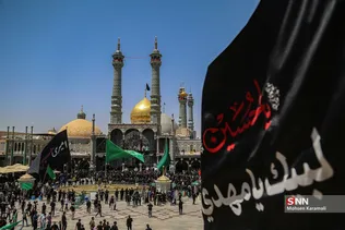 مردم شهر مقدس قم از نقاط مختلف شهر با برپایی دسته‌جات عزاداری به مناسبت روز تاسوعای حسینی به سمت حرم مطهر بانوی کرامت حرکت کرده به عزاداری و سوگواری می‌پردازند. 