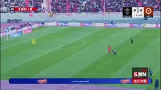 روی اشتباه مدافعان پرسپولیس، هاشم نژاد در موقعیت تک به تک صاحب توپ شد و پیام نیازمند دروازه را نجات داد