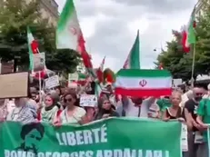 وقتی دنیا پرچم ایران بلند می‌کنه