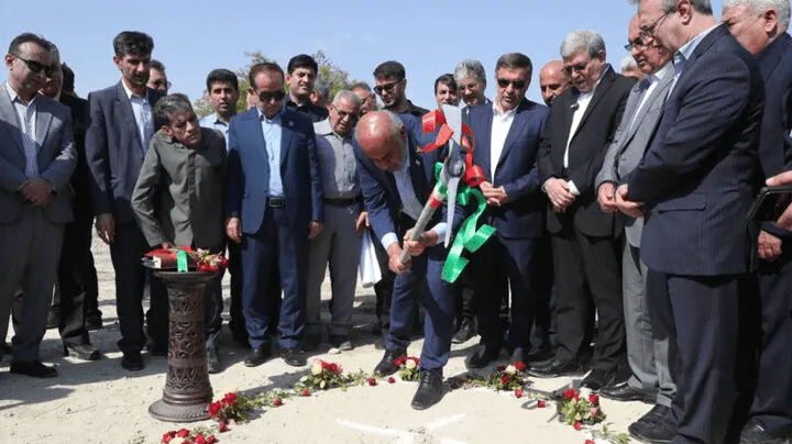 آغاز ساخت مرکز توانبخشی «باب‌الحوائج» کازرون با حضور وزیر کار