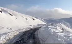بازگشایی جاده طالقان پس از ریزش بهمن ۳ متری/ ارتفاع برف در کوهستان به بیش از یک متر رسید+ فیلم
