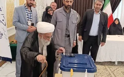 آیت&zwnj;الله جنتی رای خود را به صندوق انداخت