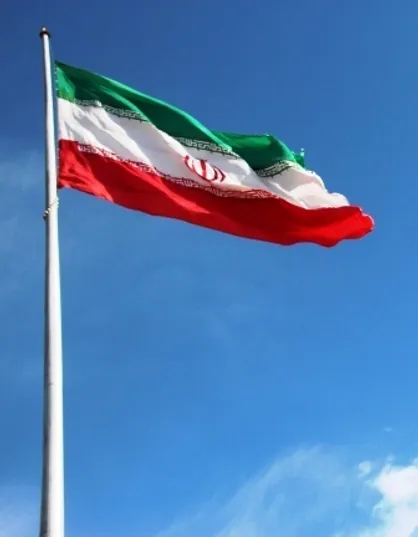 برافراشتن بزرگترین پرچم ایران در باغ موزه دفاع مقدس