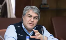 کاکایی: لغو افزایش قیمت، به نفع دلالان بازار خودرو شد/ قیمت گذاری دستوری به ضرر کل جامعه است