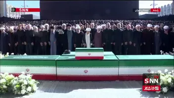 اشک‌های مردم هنگام قرائت فراز «اللهم انا لانعلم منه الا خیرا» در نماز بر پیکر رهبر شهید انقلاب