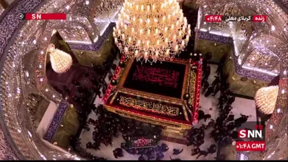 طواف و گلباران پیکر مطهر رهبر شهید به دور ضریح حضرت عباس(ع)