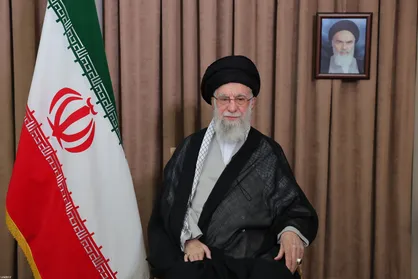 رهبر انقلاب: ملت ایران در برابر تهدیدات تسلیم&zwnj;شدنی نیست/ هرگونه ورود نظامی آمریکایی&zwnj;ها با صدمه جبران&zwnj;ناپذیر همراه خواهد بود + فیلم کامل سخنرانی