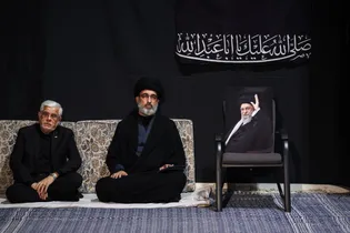 عاشورای متفاوت در حسینیه امام؛ صندلی خالیِ قائد و چشمانی که به در دوخته ماند