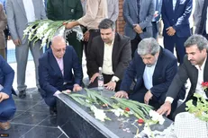 زلفی گل با خانواده‌های معزز شهدا دیدار و گفتگو کرد