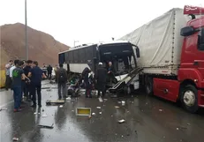 بیش از 30 کشته و زخمی در حادثه واژگونی اتوبوس در گرمسار/ افزایش تلفات محتمل است