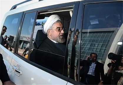 سردرگمی اقتصاد ایـران در بـازار آشفتـه ارز/ دولت روحانی بدتر از احمدی نژاد ارز را مدیریت کرد