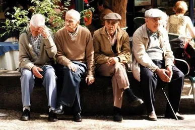 مشاور عالی سازمان بهزیستی در امور سالمندان: بحران اصلی کشور در سال ۱۴۱۰ مسئله سالمندی است
