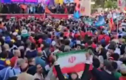 پرچم ایران و شعار " ایران ایران" در سخنرانی مراسم تحلیف نیکولاس مادورو رئیس&zwnj;جمهوری ونزوئلا