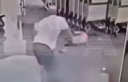 حملهٔ مرگبار هیولای بی&zwnj;رحمِ اسرائیلی به کودک ایرانی در فرودگاه مسکو!