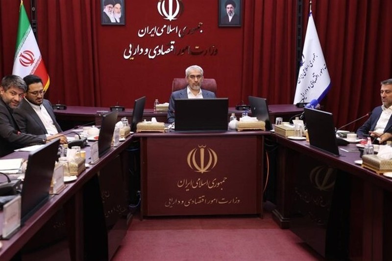 وزیر اقتصاد: مناطق آزاد باید محل اجرای آزمایشی برنامه‌های پیشرو اقتصادی باشند