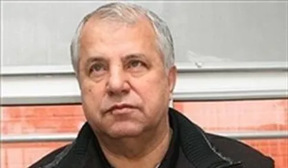 شریعتمداری از علی پروین عیادت کرد