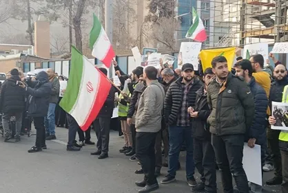 دانشجویان دانشگاه های تهران مقابل سفارت فرانسه در تهران تجمع کردند