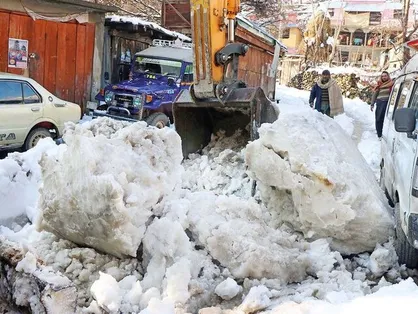 سیل و بهمن جان ۱۱ نفر را در افغانستان گرفت