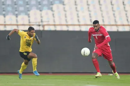 تساوی پرگل سپاهان و پرسپولیس در دیداری جنجالی