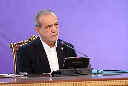تشکر رئیس&zwnj;جمهور از مادر کارمندی که کل دیه فرزندش که در تصادف فوت کرده بود را برای ساخت مدرسه هزینه کرد + فیلم