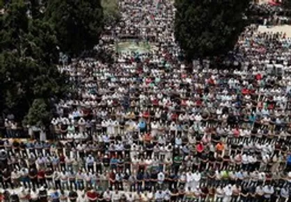 حضور ۲۰۰ هزار نمازگزار فلسطینی در دومین نماز جمعه ماه مبارک رمضان