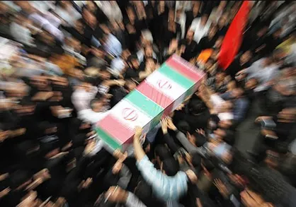 تشییع پیکر یک شهید گمنام توسط زندانیان