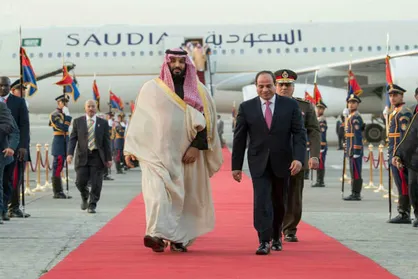 استقبال گرم و مبالغه&zwnj;آمیز السیسی از بن سلمان +عکس