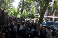 وعده‌های بی عمل شورای شهر، اهالی ده ونک را به جلوی شورای شهر کشاند