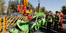 ۶ نفر در حادثه واژگونی جرثقیل دربزرگراه محلاتی کشته و زخمی شدند+ فیلم