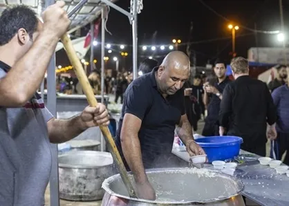 طبخ روزانه ۳۰ هزار پرس غذای گرم در شلمچه و مهران