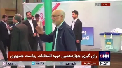 علی اکبر صالحی با حضور در حسینیه جماران در چهاردهمین دوره انتخابات ریاست جمهوری شرکت کرد