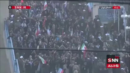 عاشقان امام شهید هروله کنان وارد مصلای تهران میشوند تا با رهبر شهیدشان دیدار کنند