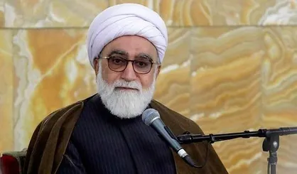 حفظ جریان زیارت در کنار برگزاری تشییع رهبر شهید باید در اولویت باشد