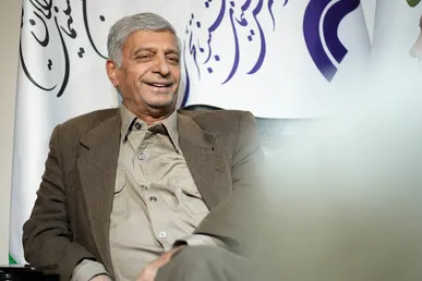 نشان عالی خورشید به احمد ضابطی جهرمی مستندساز رسید