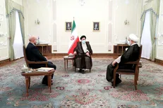 جلسه مشترک سران قوا / تأکید بر ترویج روحیه بسیجی در جامعه
