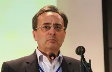 یادگیری نباید محدود به کلاس درس شود