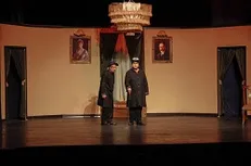 رونمایی از لباس پادشاه در فرنگ/ طنز تلخی که شما را به وجد می‌آورد