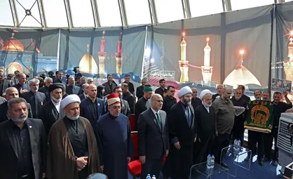 اهتزاز پرچم حرم&zwnj;های متبرکه شهدای کربلا در بلندترین نقطه تهران