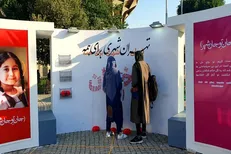 رویا‌های دختران بر دیوار چهار نقطه پرتردد شهر