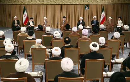 یادبود شهیدان رئیسی و آل&zwnj;هاشم دو تن از اعضای شهید مجلس خبرگان رهبری در دیدار امروز با رهبر انقلاب