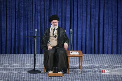 رهبر انقلاب: کشور ما علناً مقابل چاقوکش&zwnj;های بین&zwnj;المللی سینه سپر کرده و جبهه مقاومت را پدید آورده است + فیلم