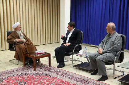 آیت الله جوادی آملی: قرآن حافظ جمهوری اسلامی است/ تاکید بر حل مشکلات